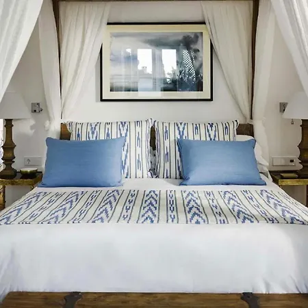 Villa Seafront Luxury With Pool And Private Garden In Costa Del Sol Marbella
