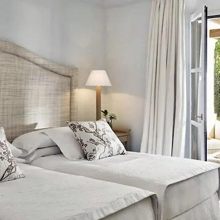 Seafront Luxury With Pool And Private Garden In Costa Del Sol