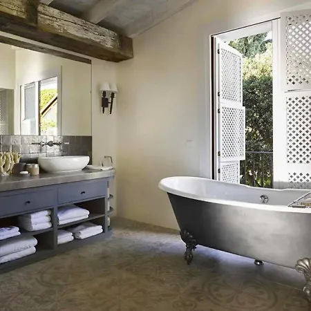Seafront Luxury With Pool And Private Garden In Costa Del Sol Villa